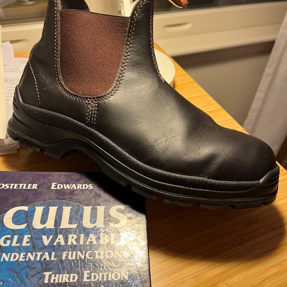 Men's Blundstone Boots, Rugged Lug sole, Brown leather, US size 11 (AUS size 10) - Picture 3 of 4